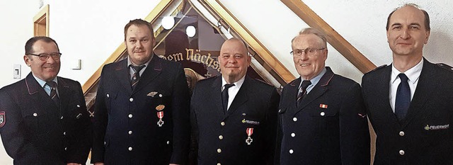 Die geehrten Feldberger Feuerwehrmnne...fung Hochschwarzwald nun leiten wird.   | Foto: Tina Httich