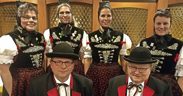 Die geehrten Mitglieder Marion Lais, S... das Amt an Werner Maier ab (rechts).   | Foto: Verena Wehrle