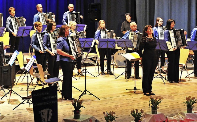 Das Harmonika-Orchester Schopfheim ld...onzert in den Saal der Waldorfschule.   | Foto: Privat