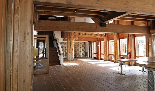 Das Foyer des Brgerhauses wird fr Tr...altet, bis das Rathaus umgebaut ist.    | Foto: Heidi Fssel