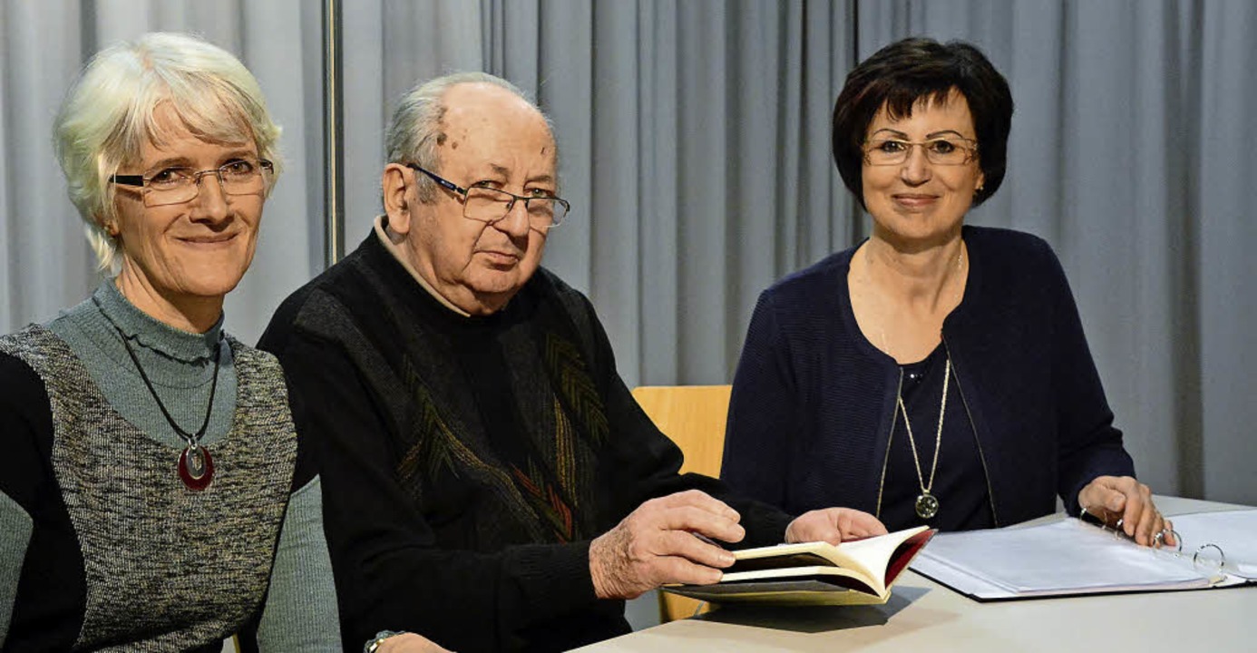 Das Autorentrio Birgit Rietzler (von l...erger Abend des Lrracher Hebelbundes.  | Foto: Annette Mahro