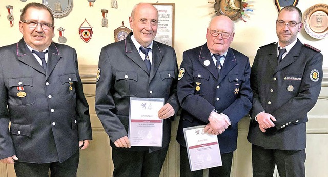 Verdiente Mitglieder (von links): Fran...Sascha Schmidt (Abteilungskommandant)   | Foto: Feuerwehr