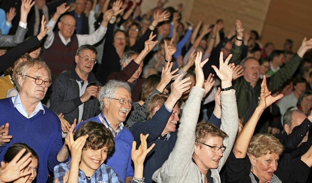 Die Zuhrer durften beim Auftritt des ...dem Chor mit zahlreiche Zugabe-Rufen.   | Foto: Wolf-Wilhelm Adam