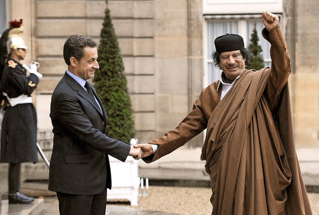 Lang, lang ist&#8217;s her: Im Dezembe...byschen Machthaber Muammar al-Gaddafi.  | Foto: AFP