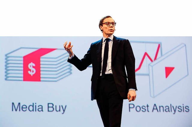 Datenexperte Alexander Nix, der Gesch...ge Analytica, im Mrz 2017 in Hamburg.  | Foto: Christian Charisius