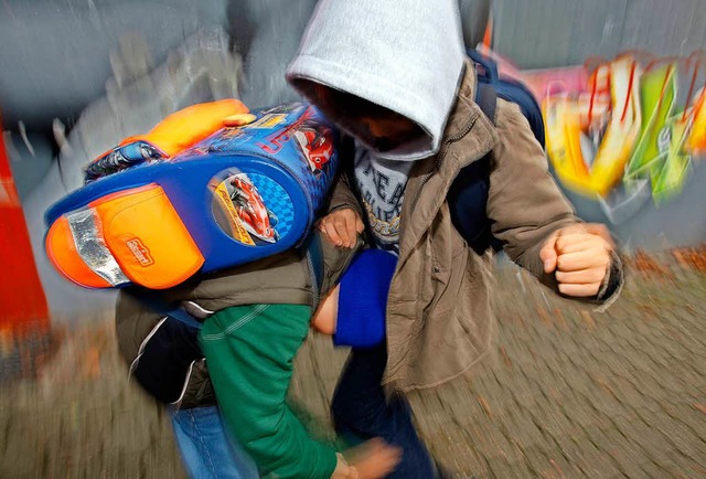 Rangeleien unter Schlern gehren auch...en Grundschulen zum Unterrichtsalltag.  | Foto: Oliver Berg