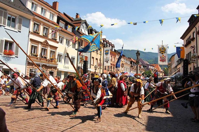 Beim historischen Marktplatzfest in Waldkirch geht es ausgelassen zu.  | Foto: Stadt Waldkirch