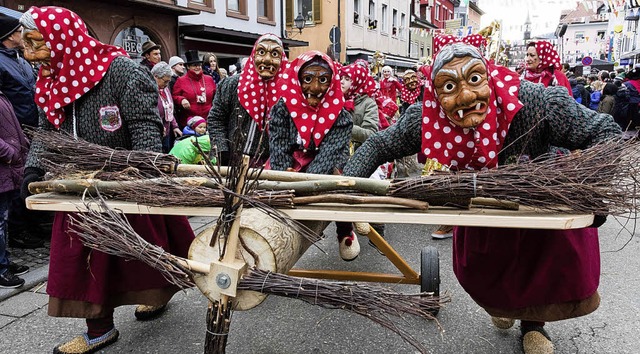 Keine Sorge: Diese nrrischen Hexen sind harmlos.   | Foto: Gabriele Zahn