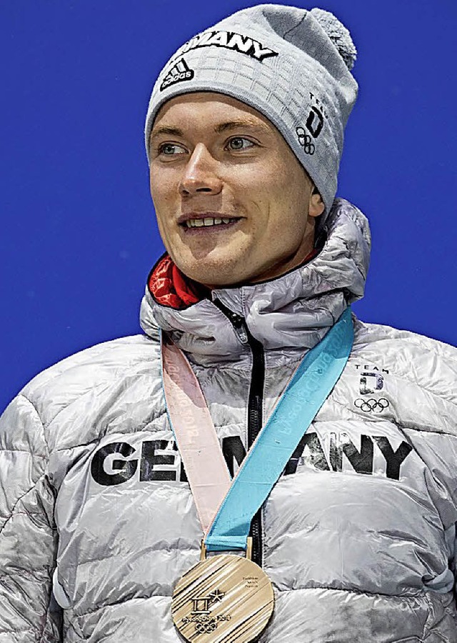 Benedikt Doll mit Medaille  | Foto: NordicFocus