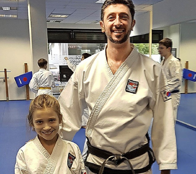 Alexa Merchel und ihr Taekwondo-Trainer Salvatore Terranova   | Foto: Privat