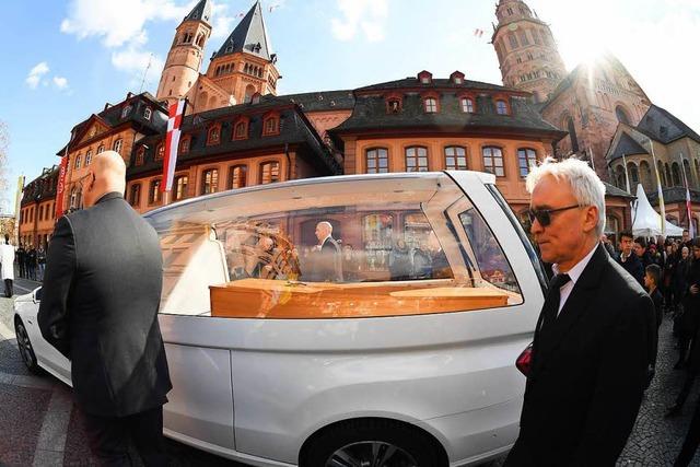 Kardinal Lehmann im Mainzer Dom beigesetzt – Tausende bei Trauerzug