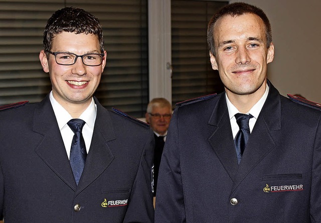 Kommandant Nico Ackermann (rechts) zei...Jahren in der Jugendarbeit engagiert.   | Foto: Werner Schnabl