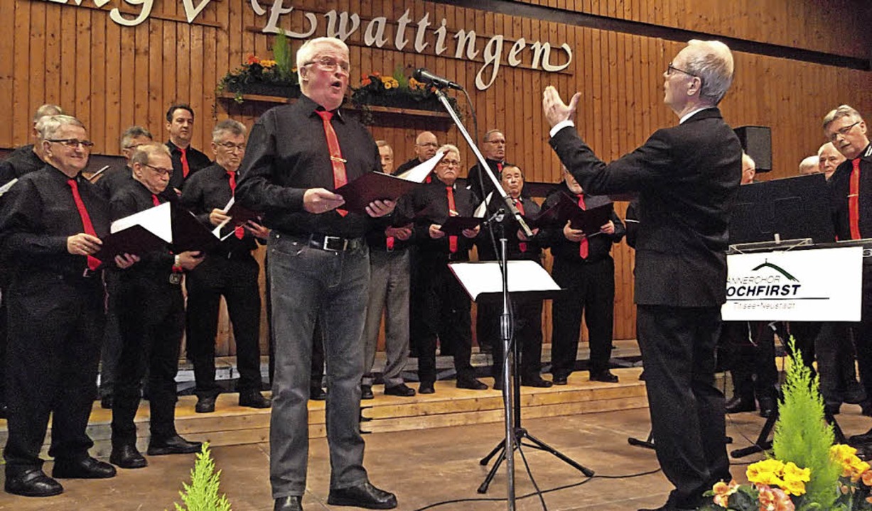 Alfred Bucherer vom Männerchor Hochfir...nd dennoch gefühlvoll gesungenen Solo.  | Foto: Gertrud Rittner