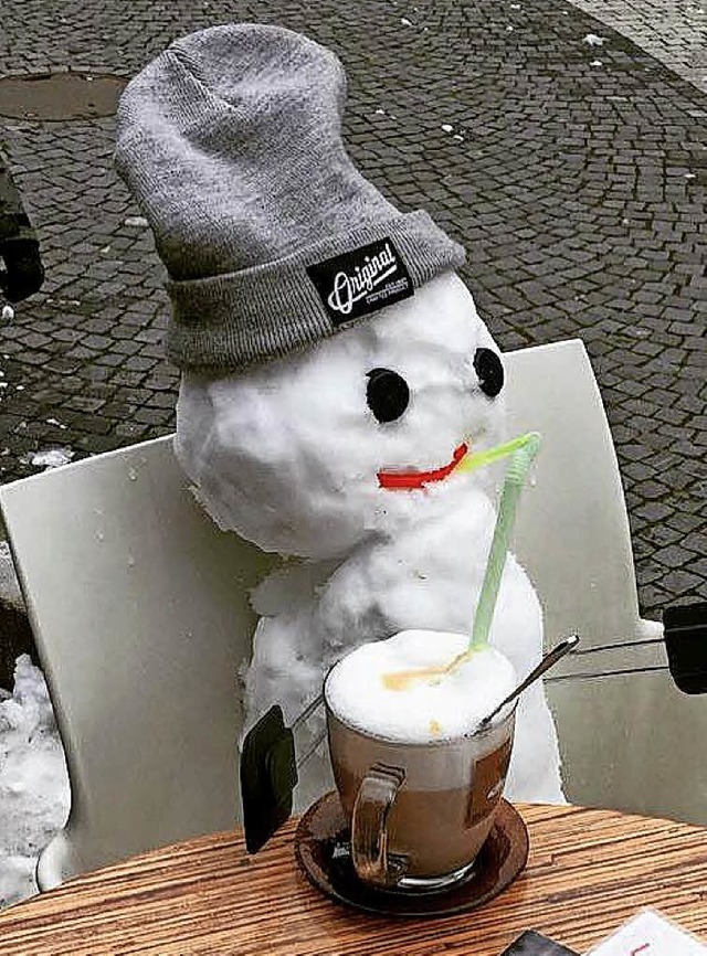 Selbst der Schneemann schlrft gern Eisckaffee.  | Foto: Eiscaf La Piazza