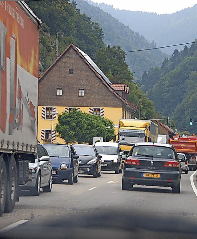 ber 24000 Fahrzeuge passieren tglich Falkensteig.   | Foto: Blum