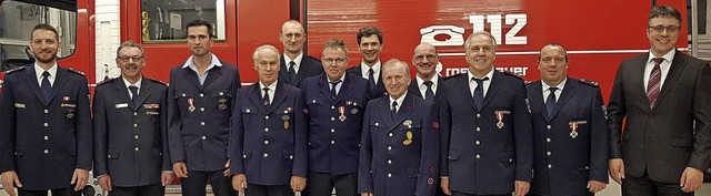 Die Geehrten der Feuerwehr Slden mit ...svorsitzenden Karl Heinz Thoma (links)  | Foto: Julius Steckmeister