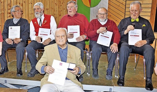 Die Geehrten: Vorne Gerhard Berger, At... Brchau, und Horst Sutter, Gersbach.   | Foto: georg diehl