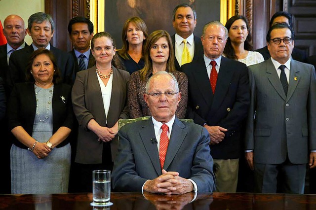 Dieses von der Presidencia Peru zur Ve...ache seinen Rcktritt angekndigt hat.  | Foto: dpa