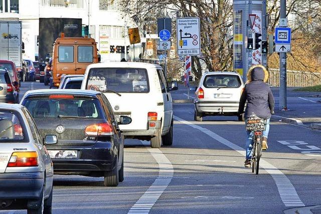 Unfallverursacher meldet sich nach Kollision mit Radfahrer per Mail bei Polizei