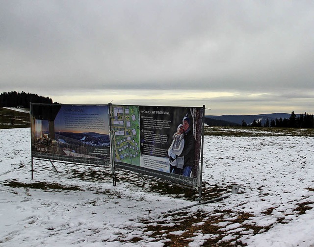 Ein Banner kndigt am Bodenacker das G... &quot;Pflegen-Wohnen-Ferien&quot; an.  | Foto: Eva Korinth