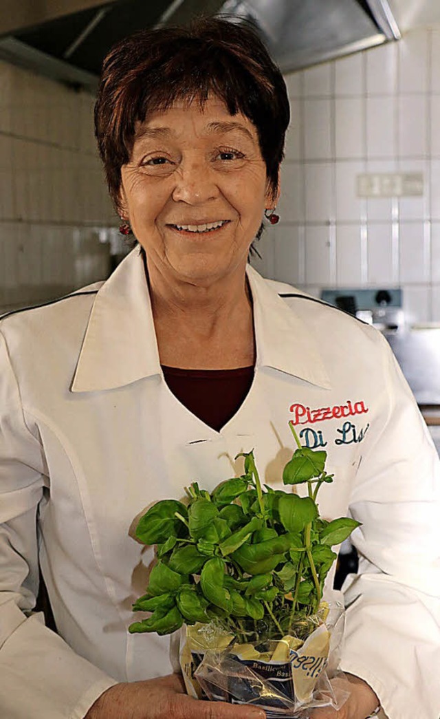 Monika Di Lisi steht auch als Frau ihr... am Herd und kocht gerne italienisch.   | Foto: Weishaar