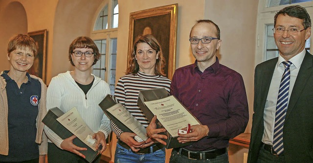 Beate Kostanzer (links) und Brgermeis...inks), Tanja Stelter und Claus Fleig.   | Foto: Sandra Decoux-Kone