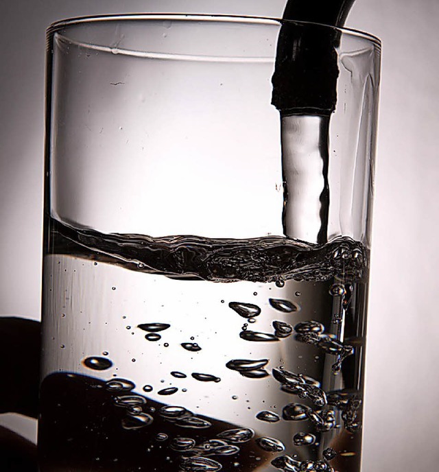 Das Wasser soll in den Gemeinden gleich schmecken.   | Foto: dPa