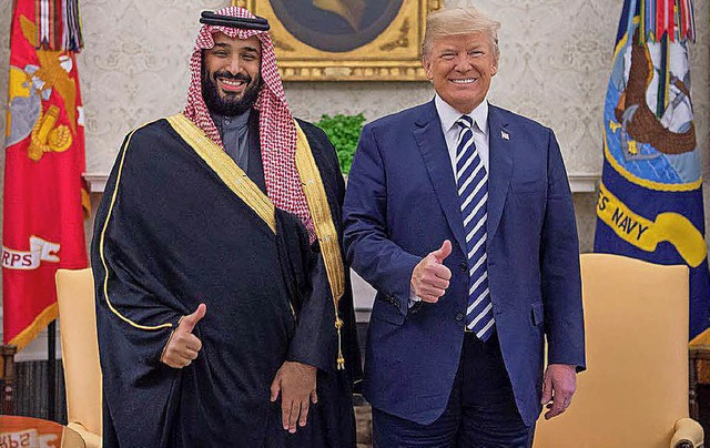 Gute Laune im Weien Haus: der saudisc...med bin Salman bei US-Prsident Trump   | Foto: dpa