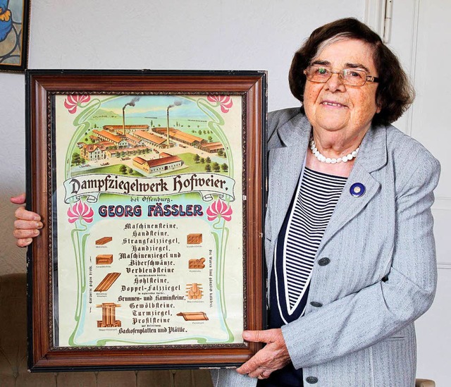 Hannelore Fler-Kern mit einem Plakat...warb. Heute wird die Geschftsfrau 85.  | Foto: Peter Heck