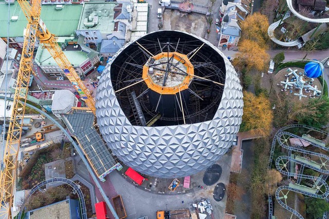 Die Kultachterbahn &#8222;Eurosat&#822...#8222;Can-Can-Coaster&#8220; umgebaut.  | Foto: Bernhard Rein/Europa-Park