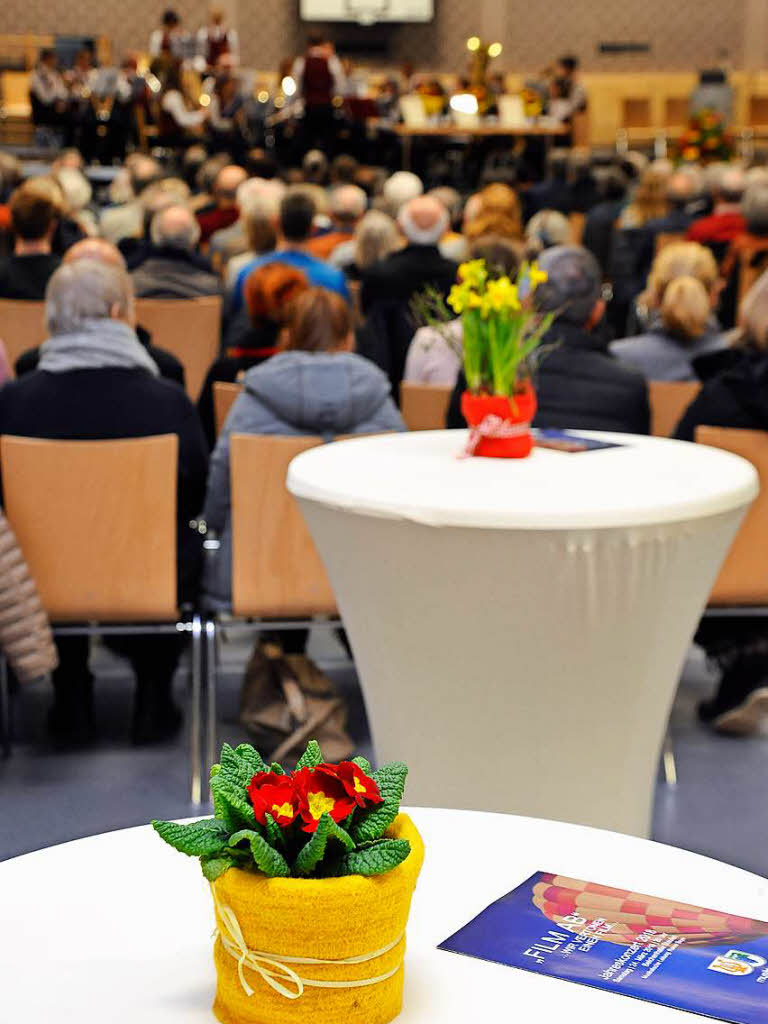 Rekordbesuch bei der Einwohnerversammlung in Staufen: Fast 300 Interessierte informierten sich in der Belchenhalle ber abgeschlossene, laufende und zuknftige Projekte der Fauststadt. Und vier Ehrenmedaillen gab es auch.