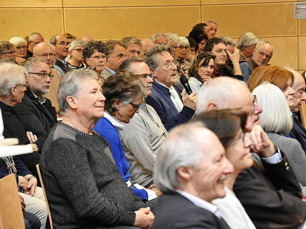 Rekordbesuch bei der Einwohnerversammlung in Staufen: Fast 300 Interessierte informierten sich in der Belchenhalle ber abgeschlossene, laufende und zuknftige Projekte der Fauststadt. Und vier Ehrenmedaillen gab es auch.