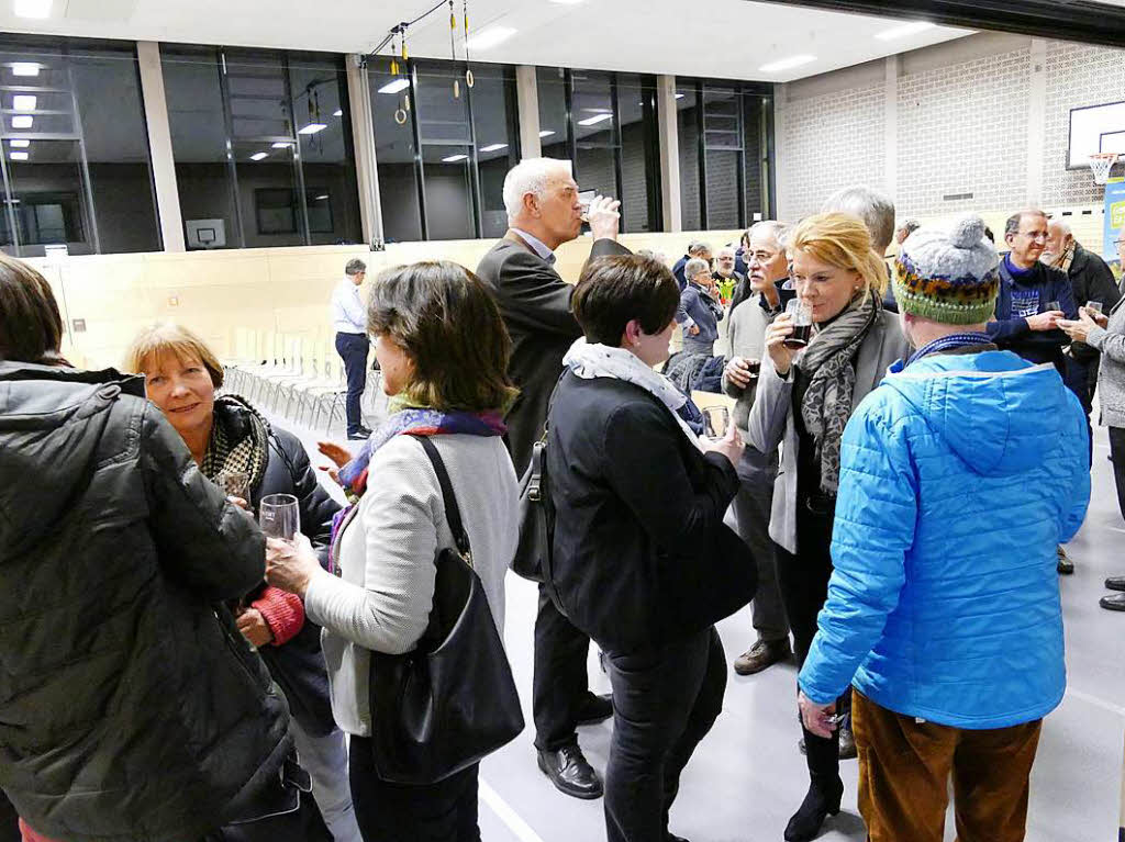 Man stand noch gerne auf ein Glschen zusammen und diskutierte das Gehrte.