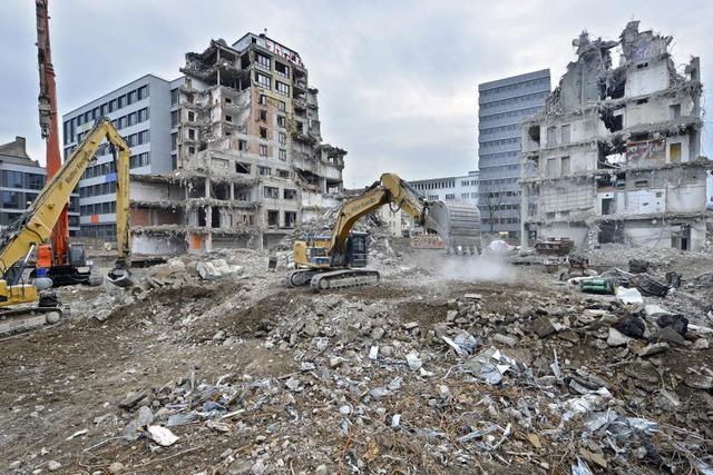 Am Ursula-Gymnasium wird neben der Volksbank-Baustelle weiterhin unterrichtet