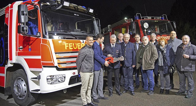 Offiziell an die Feuerwehr bergeben w...r das neue Lschgruppenfahrzeug LF 20.  | Foto: Mps