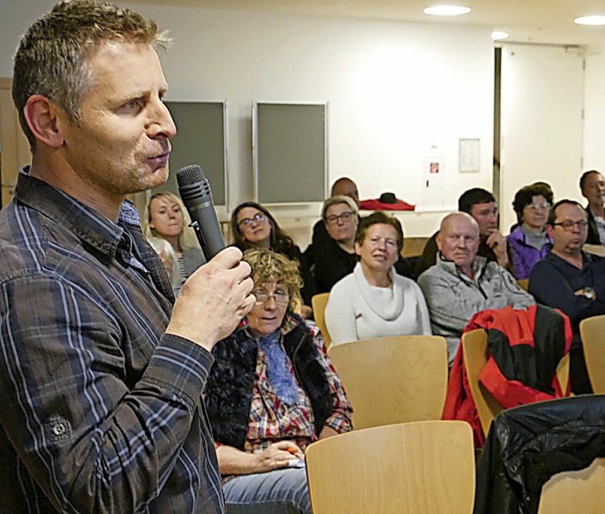 Interessierte konnten bei der Infovera...e  im Foyer der Sasbacher Schule leer.  | Foto: Ch. Hlter-Hassler