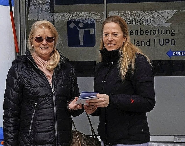 Sylvia Maria Werner (links) aus Aichen...lege, Versicherungen und Behandlungen.  | Foto: Ursula Freudig