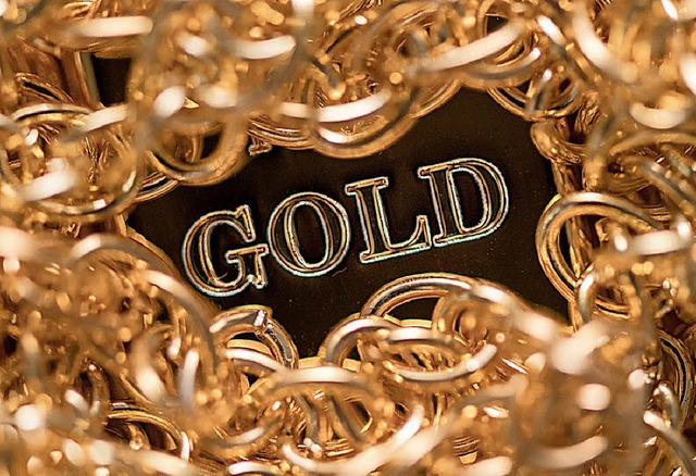 Maximal fnf bis zehn Prozent ihres Geldes sollten Anleger in Gold investieren.   | Foto: dpa