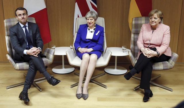 Zeigen sich beim EU-Gipfel in Brssel ...Macron  und Kanzlerin Angela Merkel.    | Foto: DPA