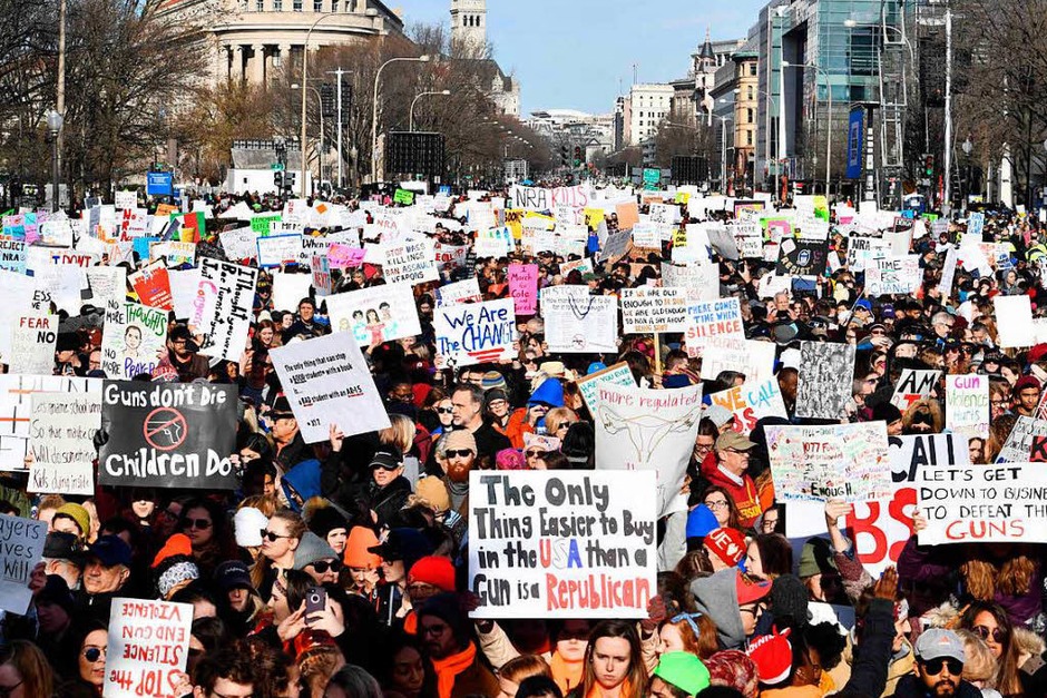 In Washington gehen die Demonstranten für schärfe Waffengesetze auf die Straße. Aber auch im Rest der USA protestieren die Menschen. (Foto: AFP) In Washington gehen die Demonstranten für schärfe Waffengesetze auf die Straße. Aber auch im Rest der USA protestieren die Menschen. (Foto: AFP)