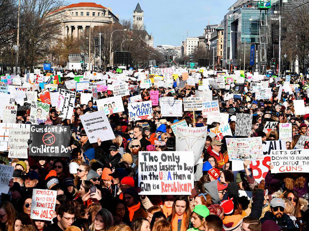 In Washington gehen die Demonstranten fr schrfe Waffengesetze auf die Strae. Aber auch im Rest der USA protestieren die Menschen.