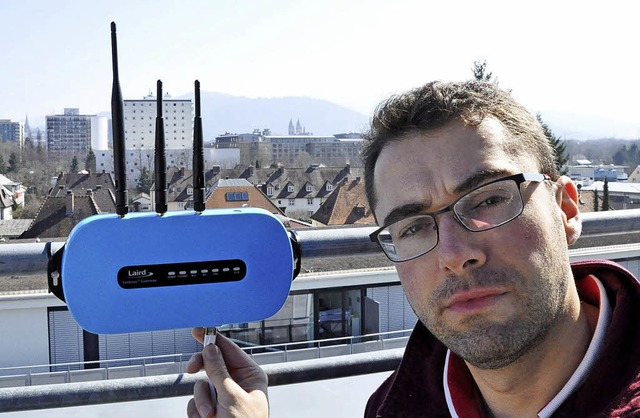 Sebastian Mller von The Things Networ... einem Gateway der LoRaWan Technologie  | Foto: Jens Kitzler