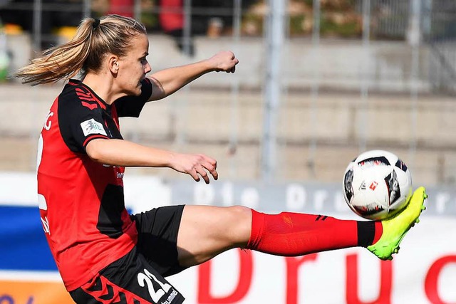 Lena Petermann, die den SC zum Saisone...dam verlsst, traf gegen Kln dreimal.  | Foto: Achim Keller