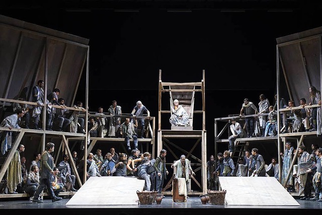 Gralsburg mit Globe Theatre-Anklngen:...ns &#8222;Parsifal&#8220;-Inszenierung  | Foto: Monika Rittershaus