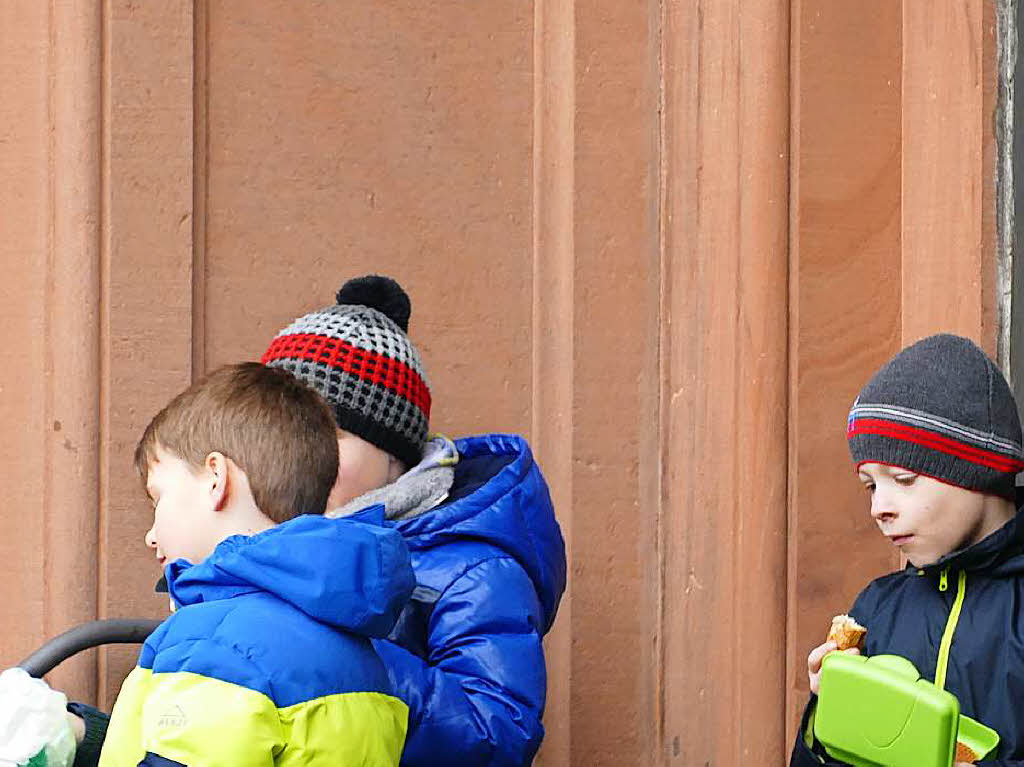 Pause auf dem Kirchenvorplatz