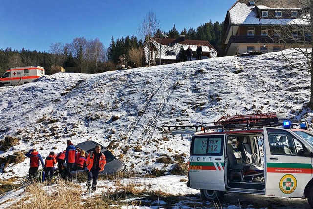 Leicht verletzt wurden die beiden Insa...gwacht Hochschwarzwald geholfen wurde.  | Foto: Bergwacht