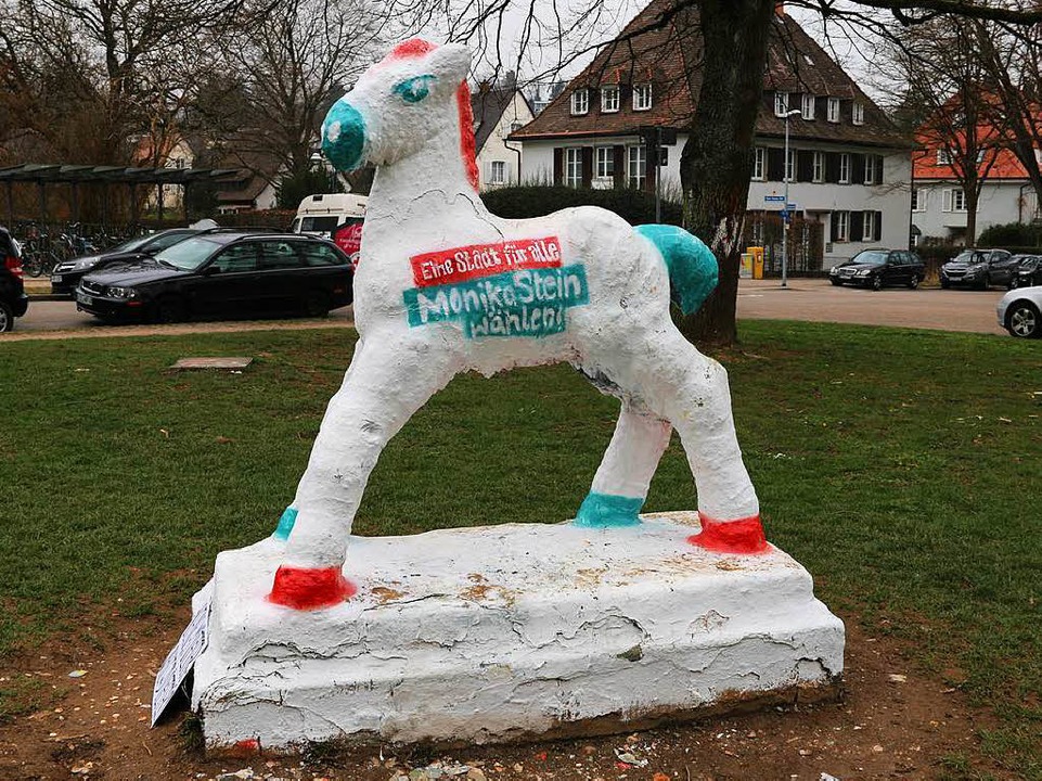 Das Holbeinpferd ist perfekt gestaltet fr die Oberbrgermeisterwahl.  | Foto: Mina Dzdemir