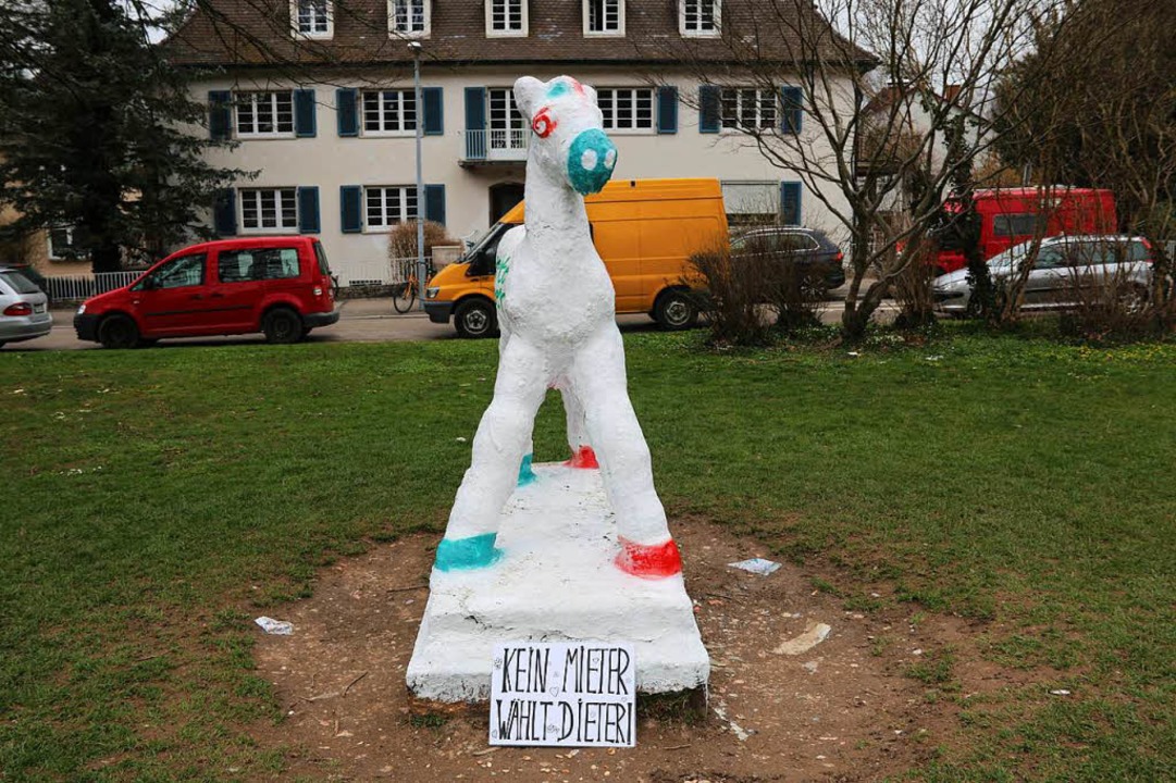 Das Holbeinpferd ist perfekt gestaltet fr die Oberbrgermeisterwahl.  | Foto: Mina Dzdemir