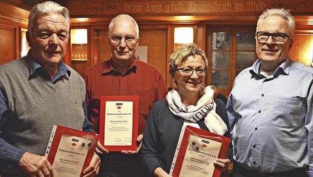 Die beim Schwarzwaldverein Herrischrie...Vorsitzenden Christof Berger entgegen.  | Foto: Sandhya Hasswani