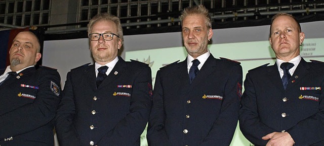 Die goldene Ehrennadel der Freiwillige...n, Michael Thomas und Andreas Kaiser.   | Foto: Paul Schleer